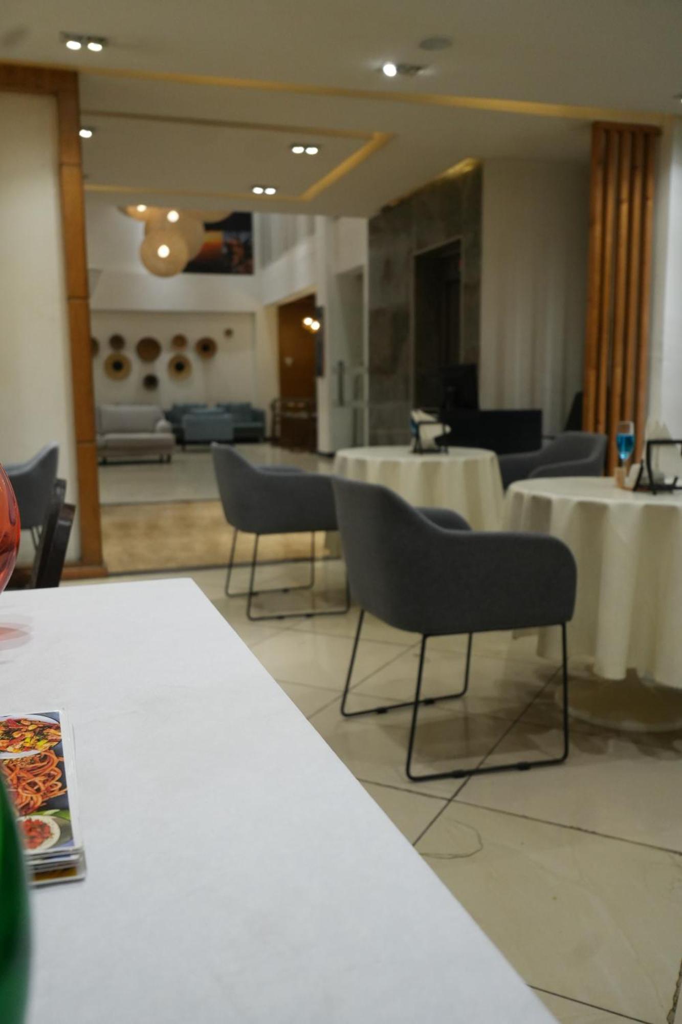 Mazeki Addis Boutique Hotel Buitenkant foto
